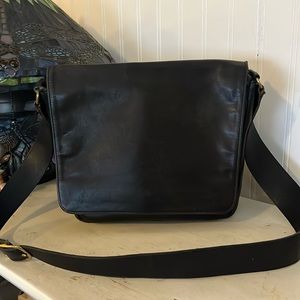 90s Vintage Coach glove tanned leather saddle bag black purse 303